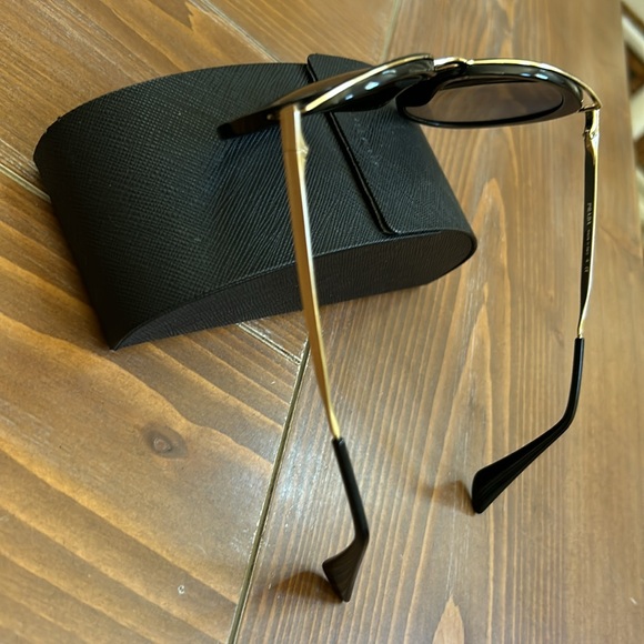 Prada sunglasses & case - Picture 3 of 5